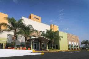Отель Staybridge Suites Queretaro, an IHG Hotel  Сантьяго-Де-Керетаро